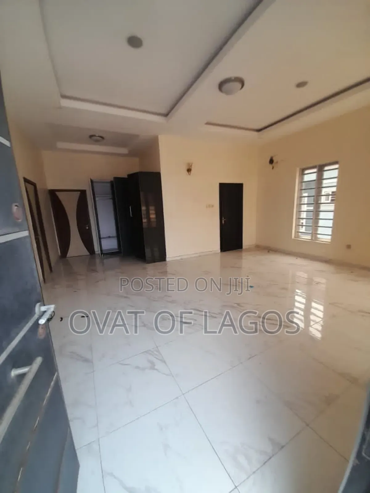 5bdrm Duplex in Chevron Drive for rent