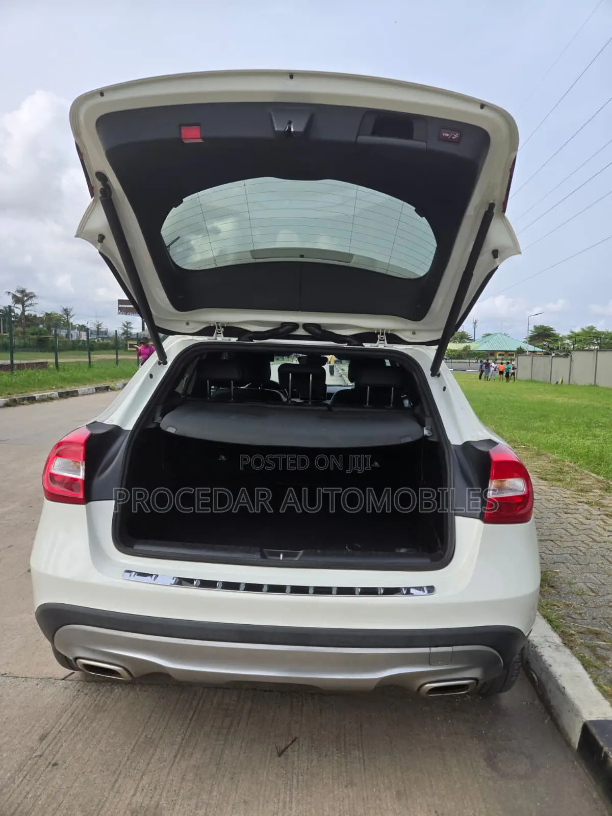 Mercedes-Benz GLA 250 2016 White