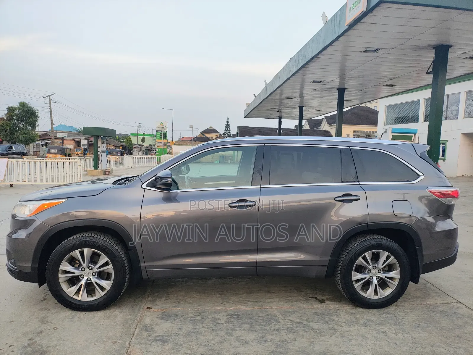Toyota Highlander XLE 4dr SUV AWD (3.5L 6cyl 6A) 2015 Gray