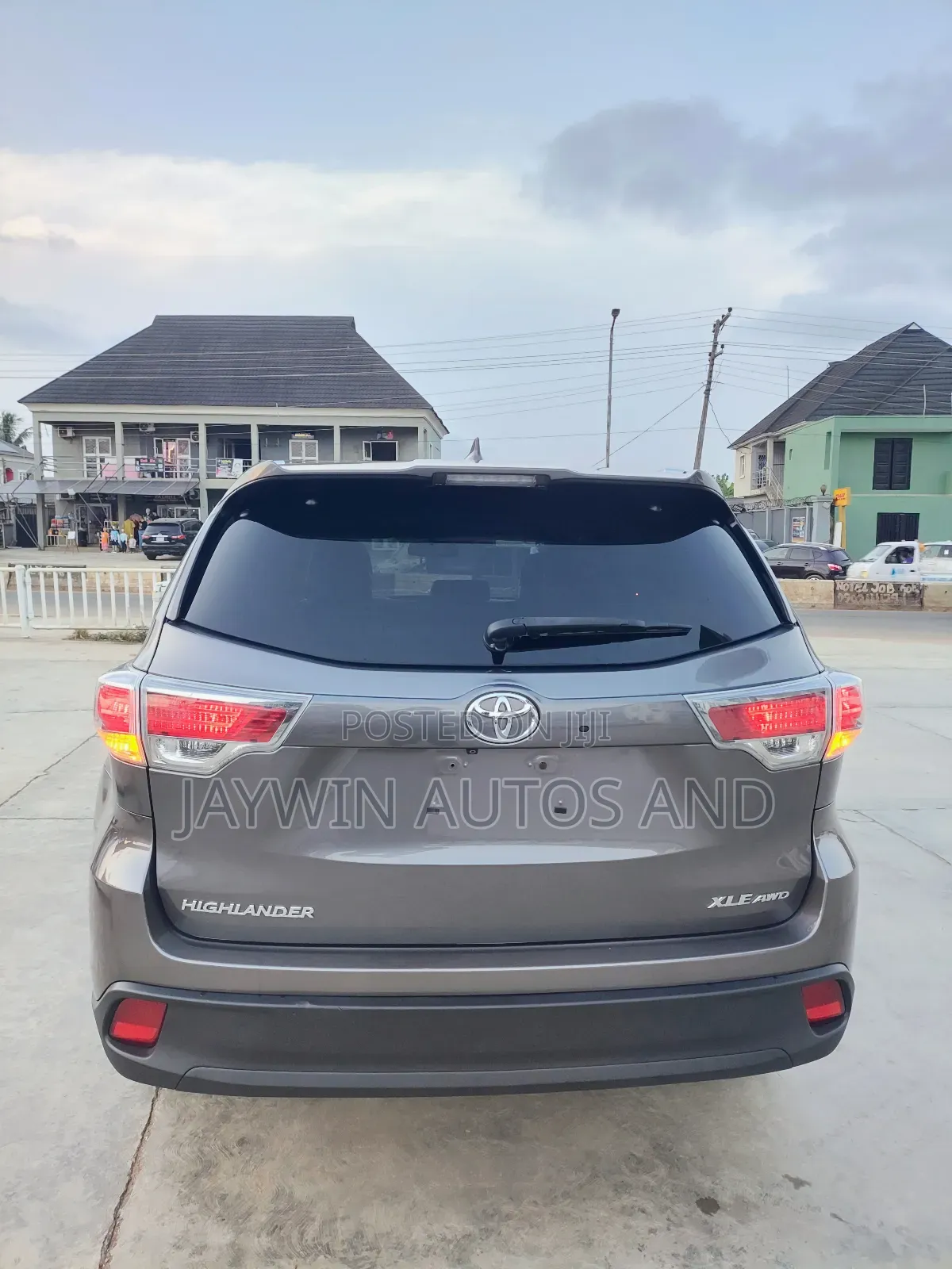 Toyota Highlander XLE 4dr SUV AWD (3.5L 6cyl 6A) 2015 Gray