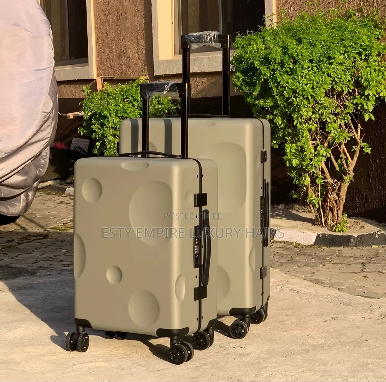 Top Quality Traveling Set of Box . Size 20 and 24 Selling Together