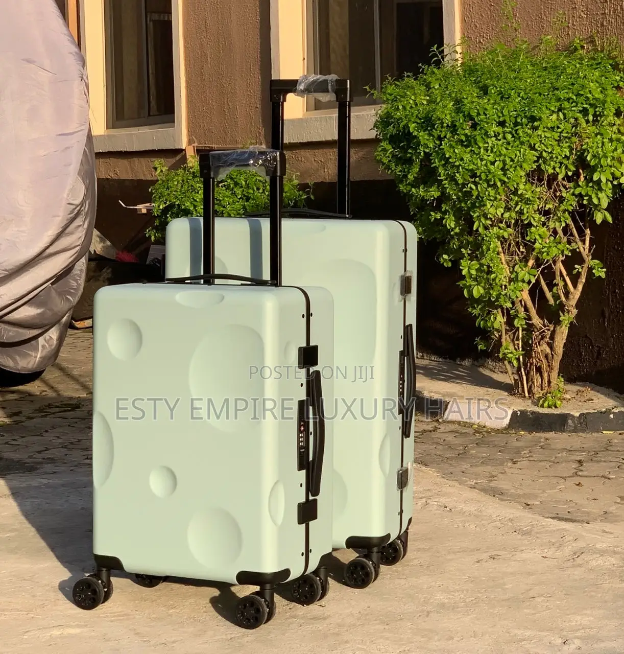Top Quality Traveling Set of Box . Size 20 and 24 Selling Together