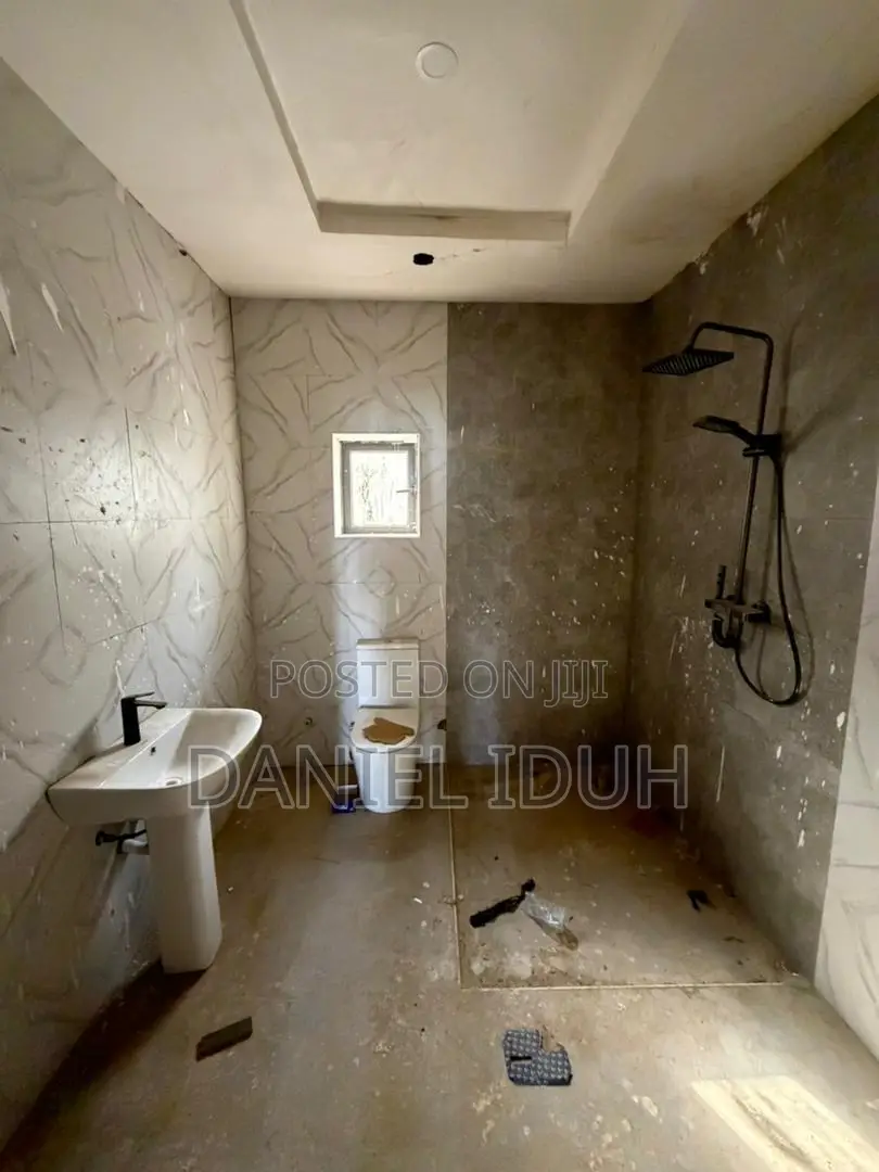 6bdrm Duplex in Area 11 for rent