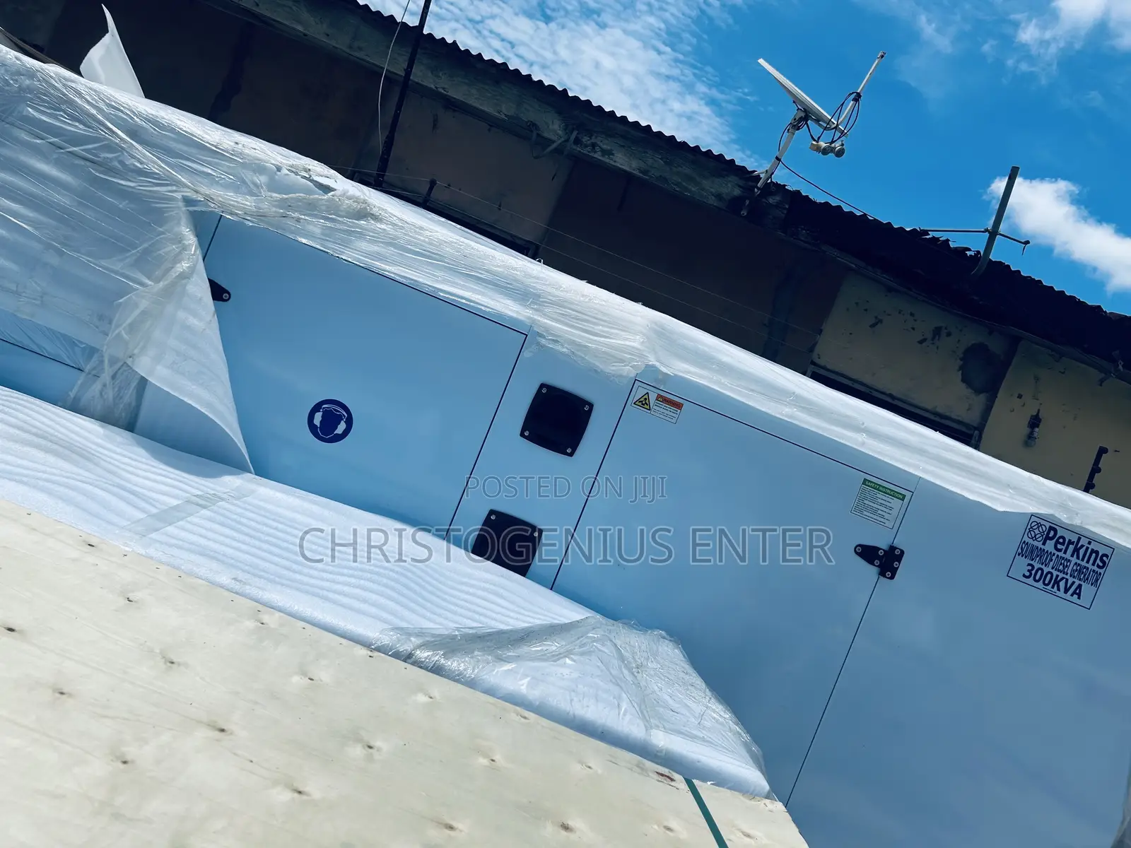 Standard Noiseless Perkins Generator 300kva With Warranty