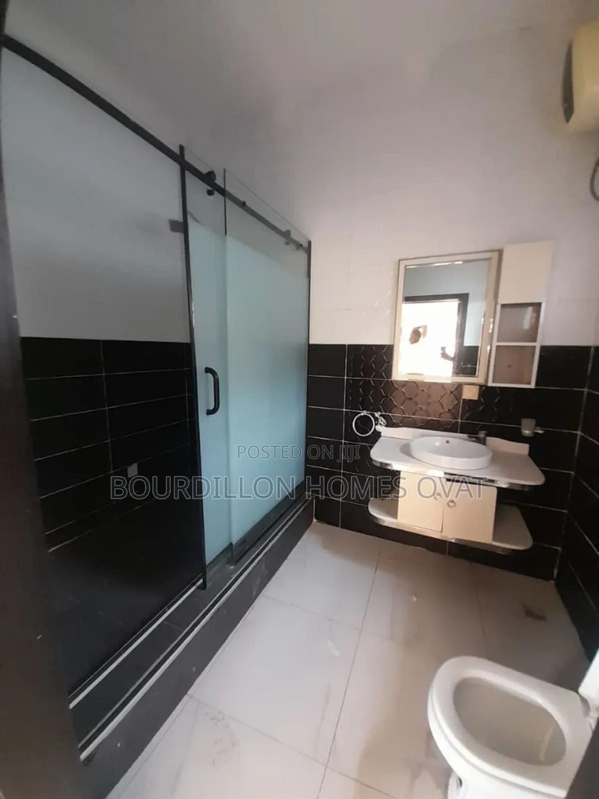 5bdrm Duplex in Chevron Drive Lagos for rent