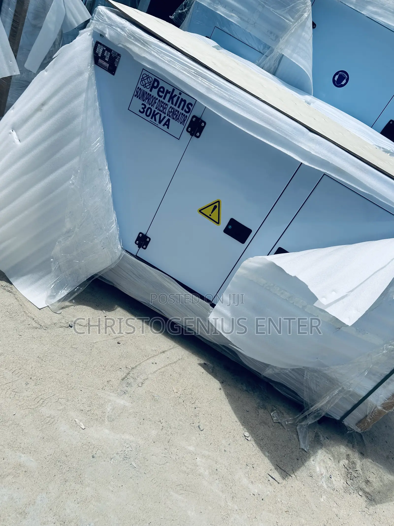 Super Soundproof 30kva England Perkins Generator With Warranty