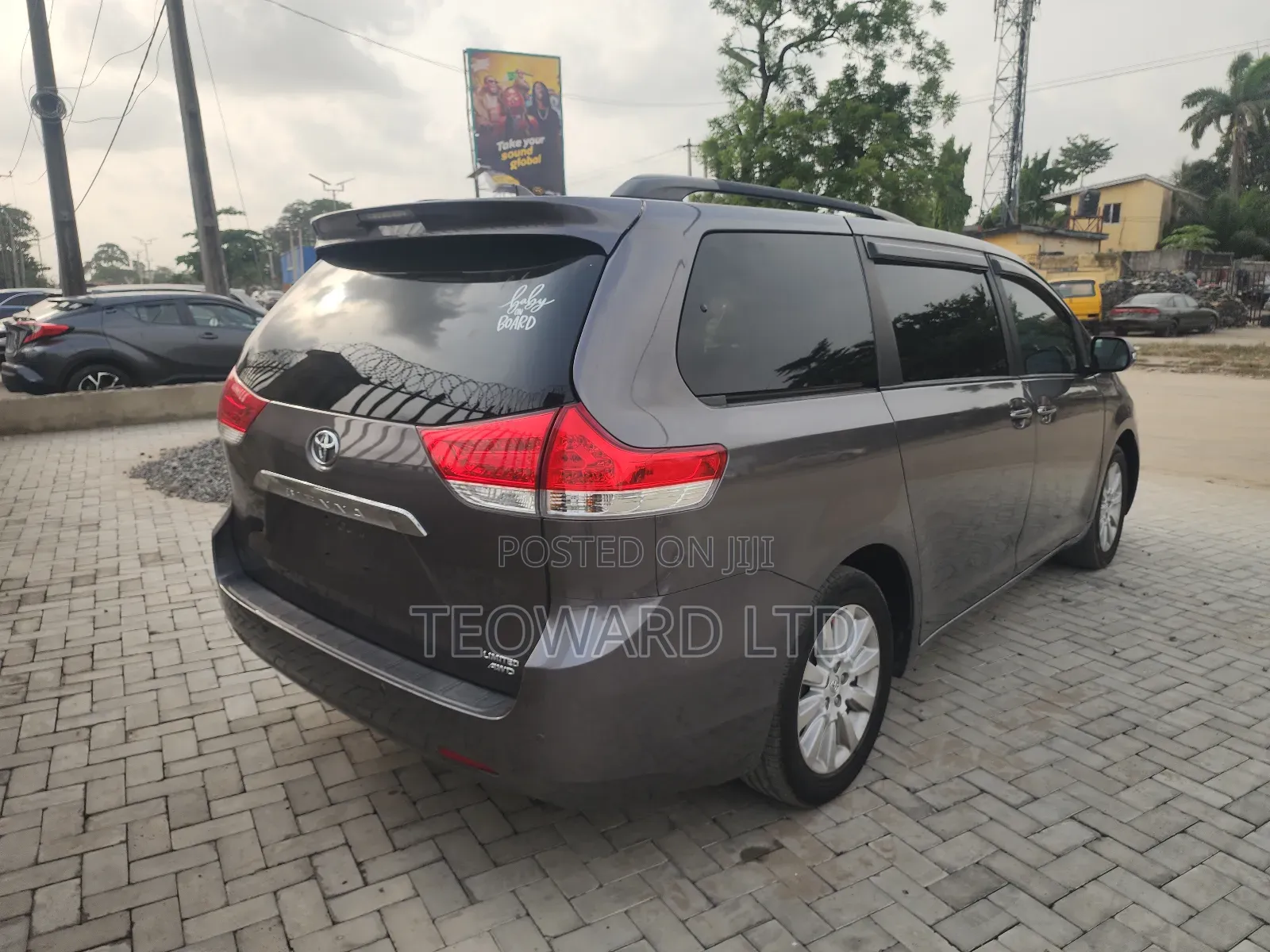 Toyota Sienna Limited 7-Passenger 4dr Minivan AWD (3.5L 6cyl 6A) 2014