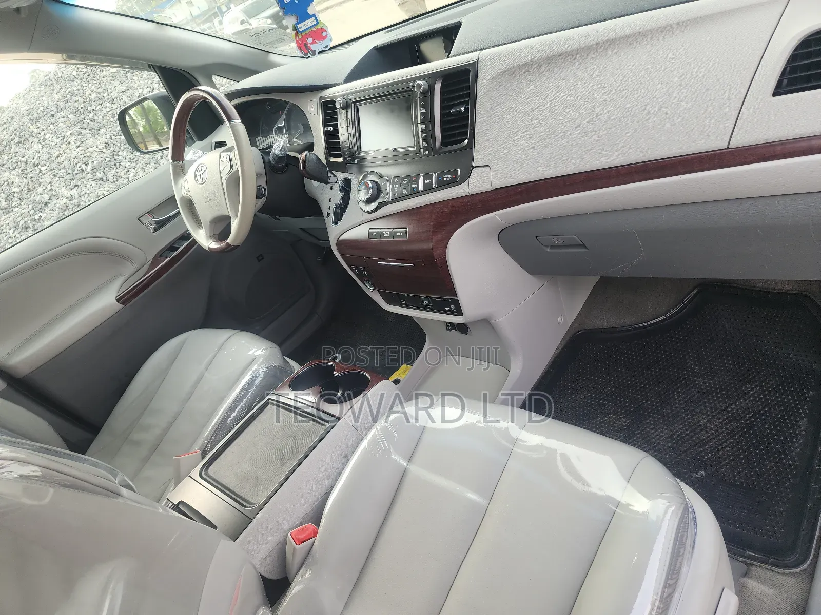 Toyota Sienna Limited 7-Passenger 4dr Minivan AWD (3.5L 6cyl 6A) 2014