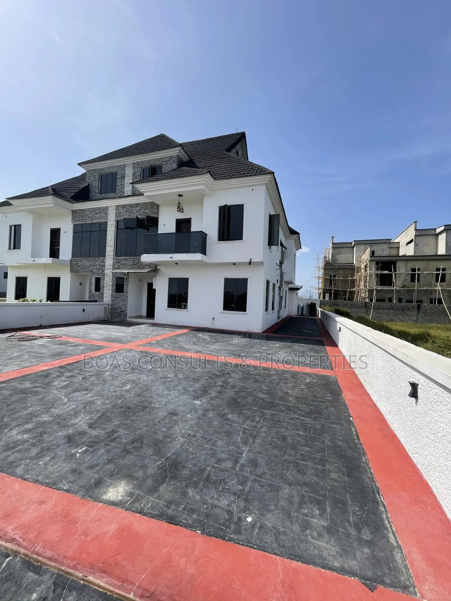 5bdrm Duplex in Chaplain Court, Ilaje / Lekki for sale