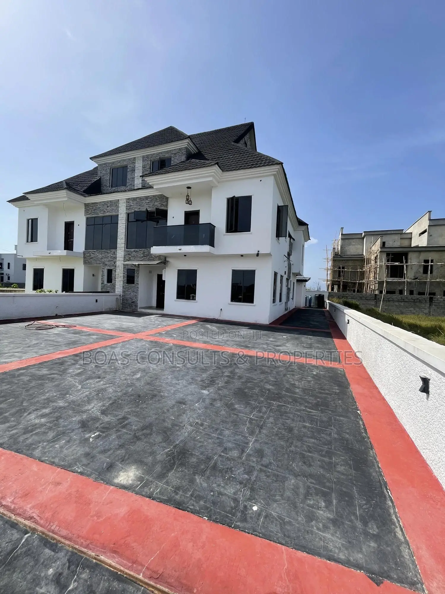 5bdrm Duplex in Chaplain Court, Ilaje / Lekki for sale
