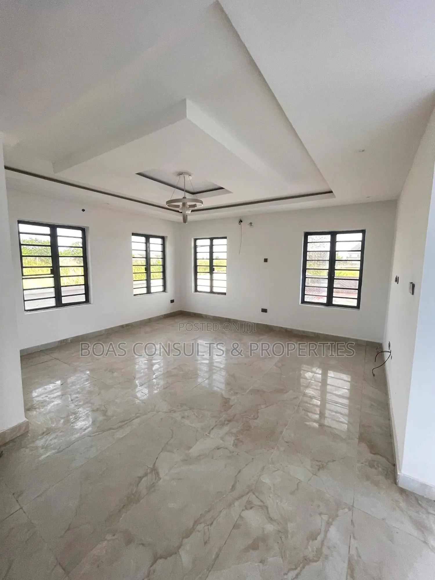 5bdrm Duplex in Chaplain Court, Ilaje / Lekki for sale
