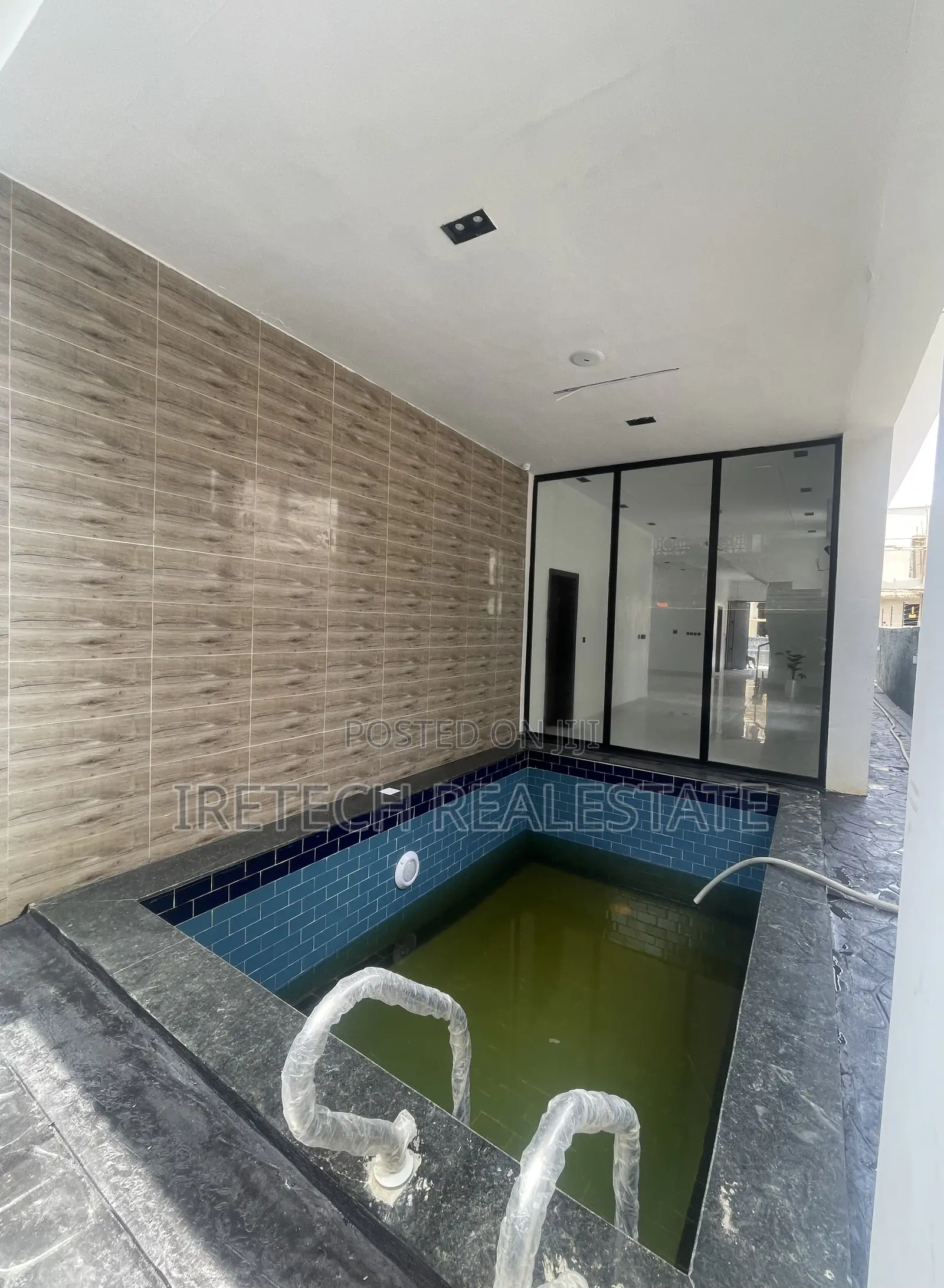 5bdrm Duplex in Chevron Call To for sale