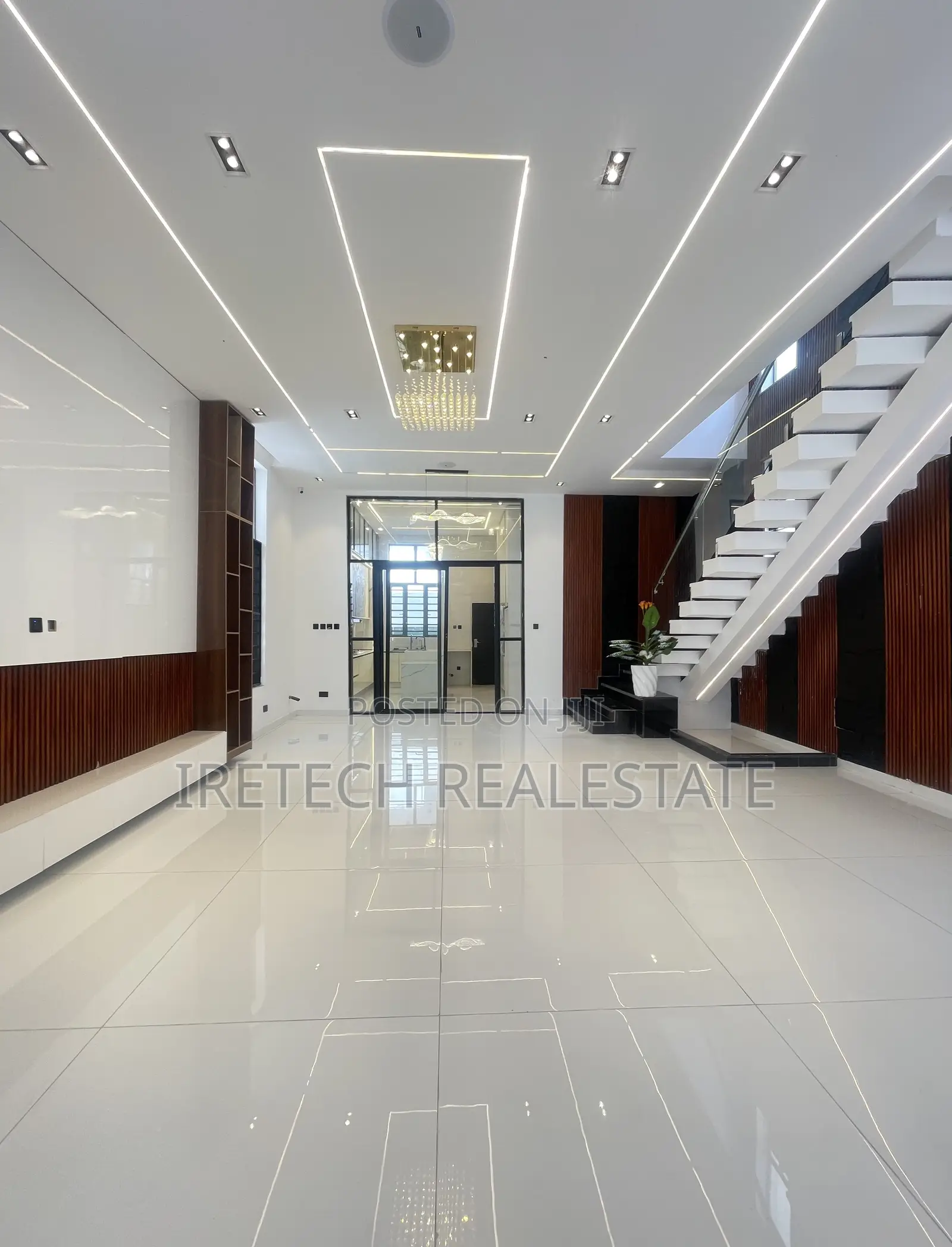 5bdrm Duplex in Chevron Call To for sale