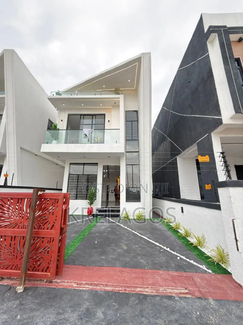 4bdrm Duplex in Ikota for sale