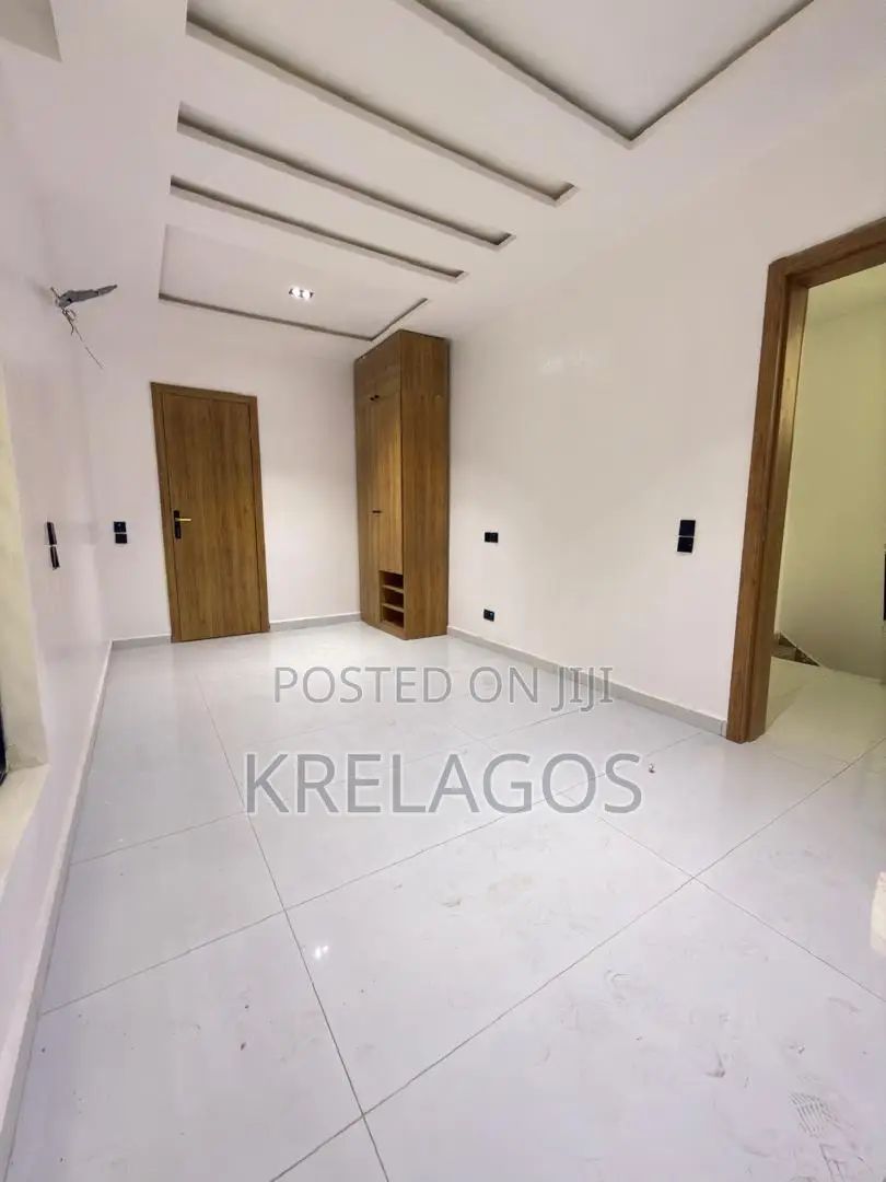 4bdrm Duplex in Ikota for sale