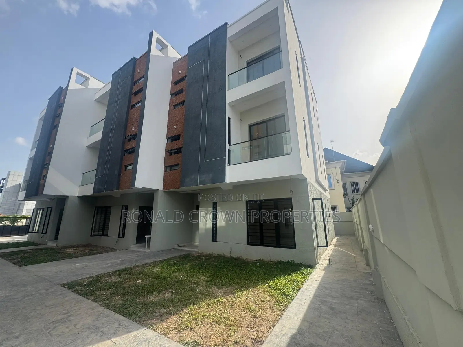 4bdrm Duplex in Adeniyi Jones for sale