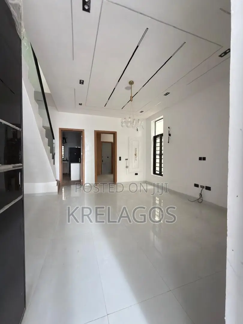 3bdrm Duplex in Ikota for sale