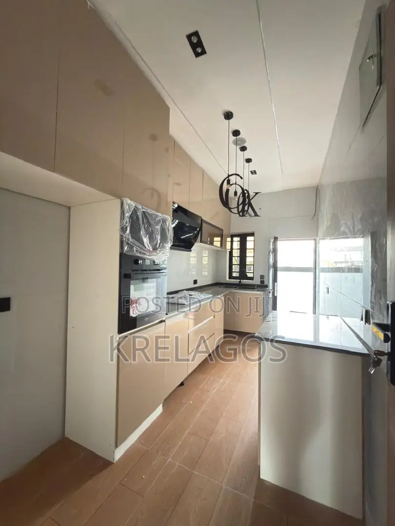 3bdrm Duplex in Ikota for sale