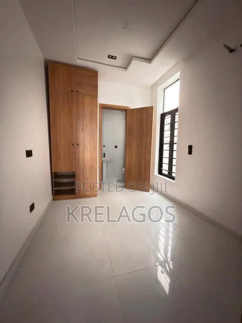 3bdrm Duplex in Ikota for sale