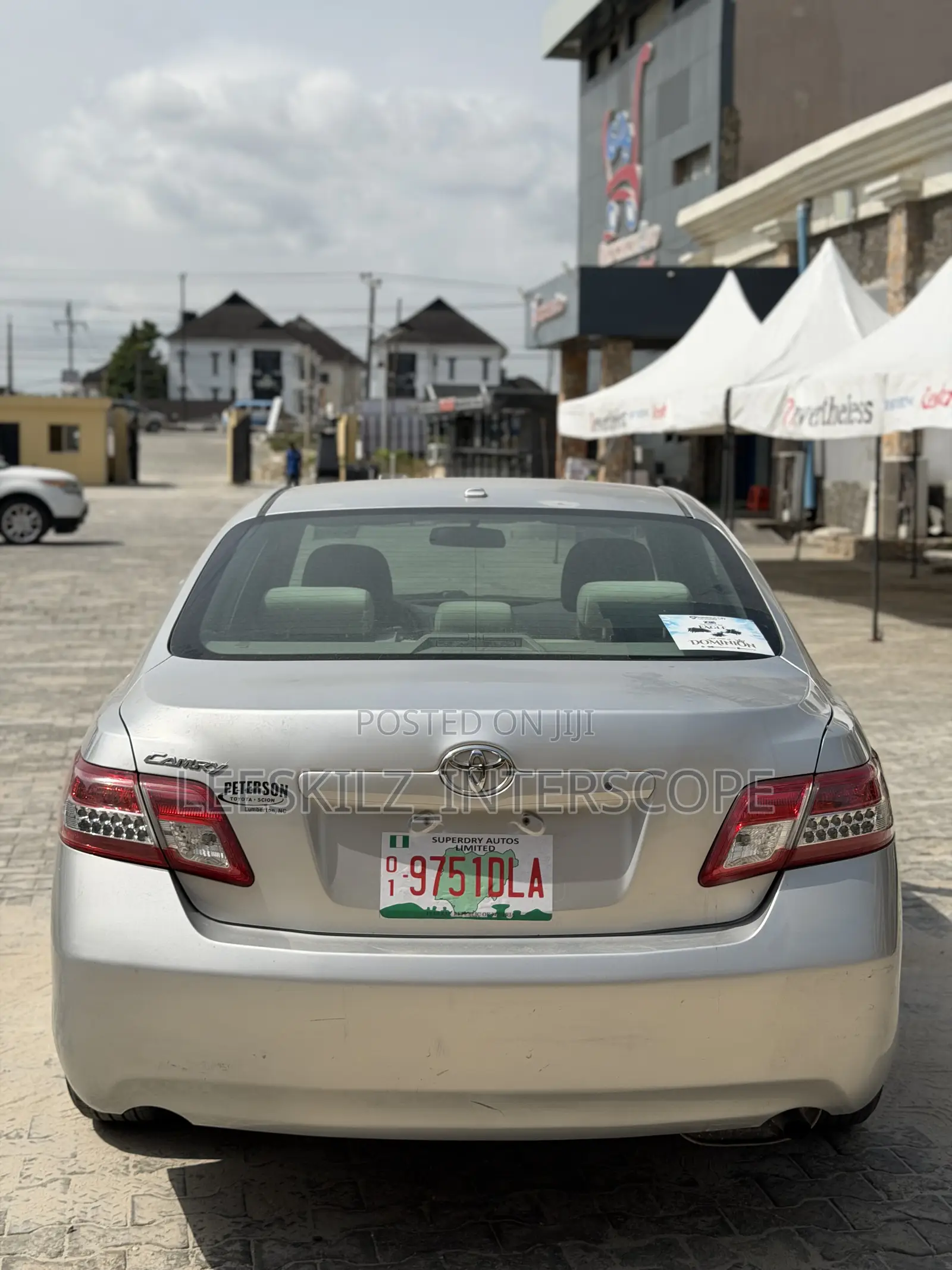 Toyota Camry LE 4dr Sedan (2.5L 4cyl 6A) 2011 Silver