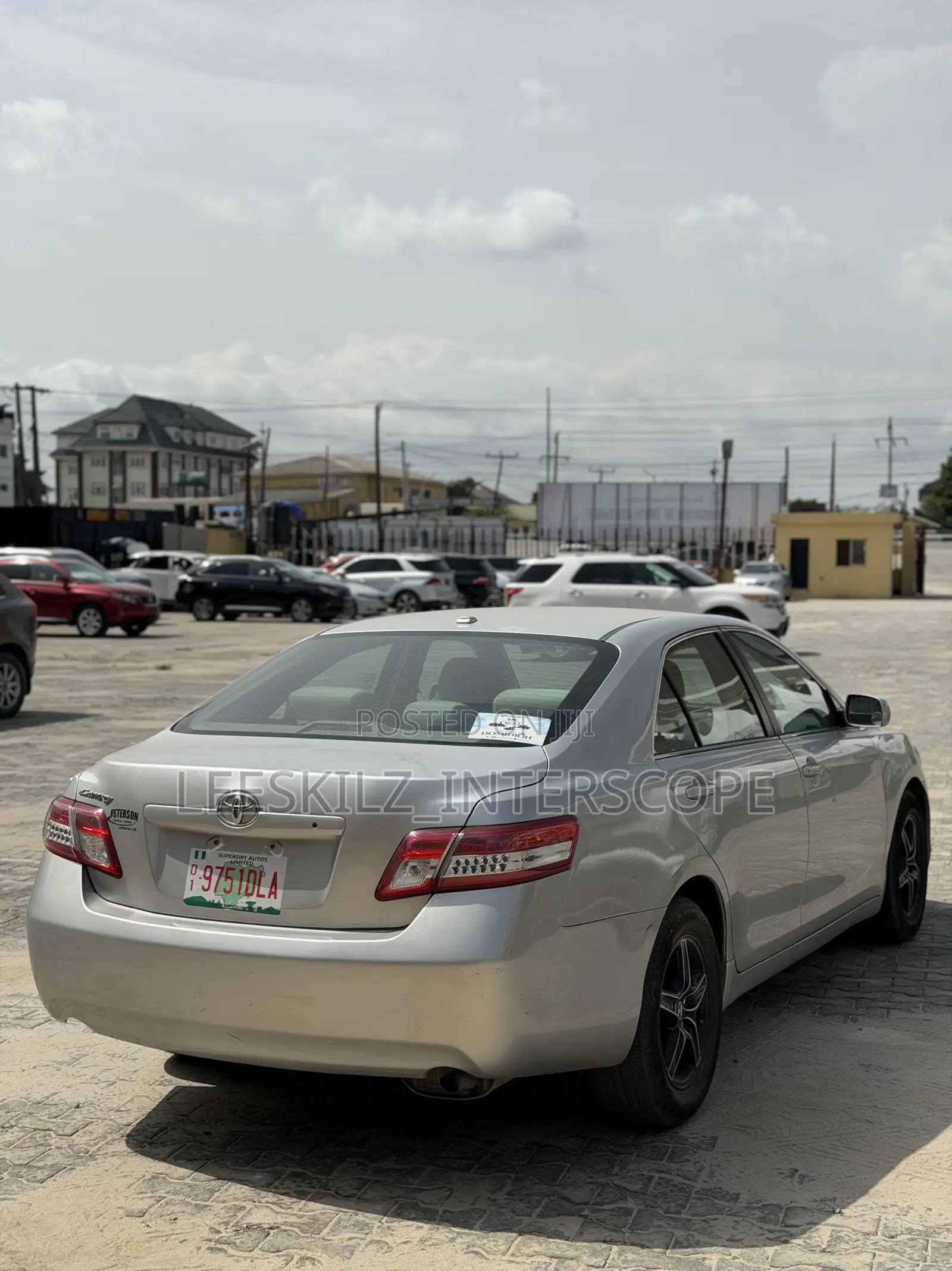 Toyota Camry LE 4dr Sedan (2.5L 4cyl 6A) 2011 Silver