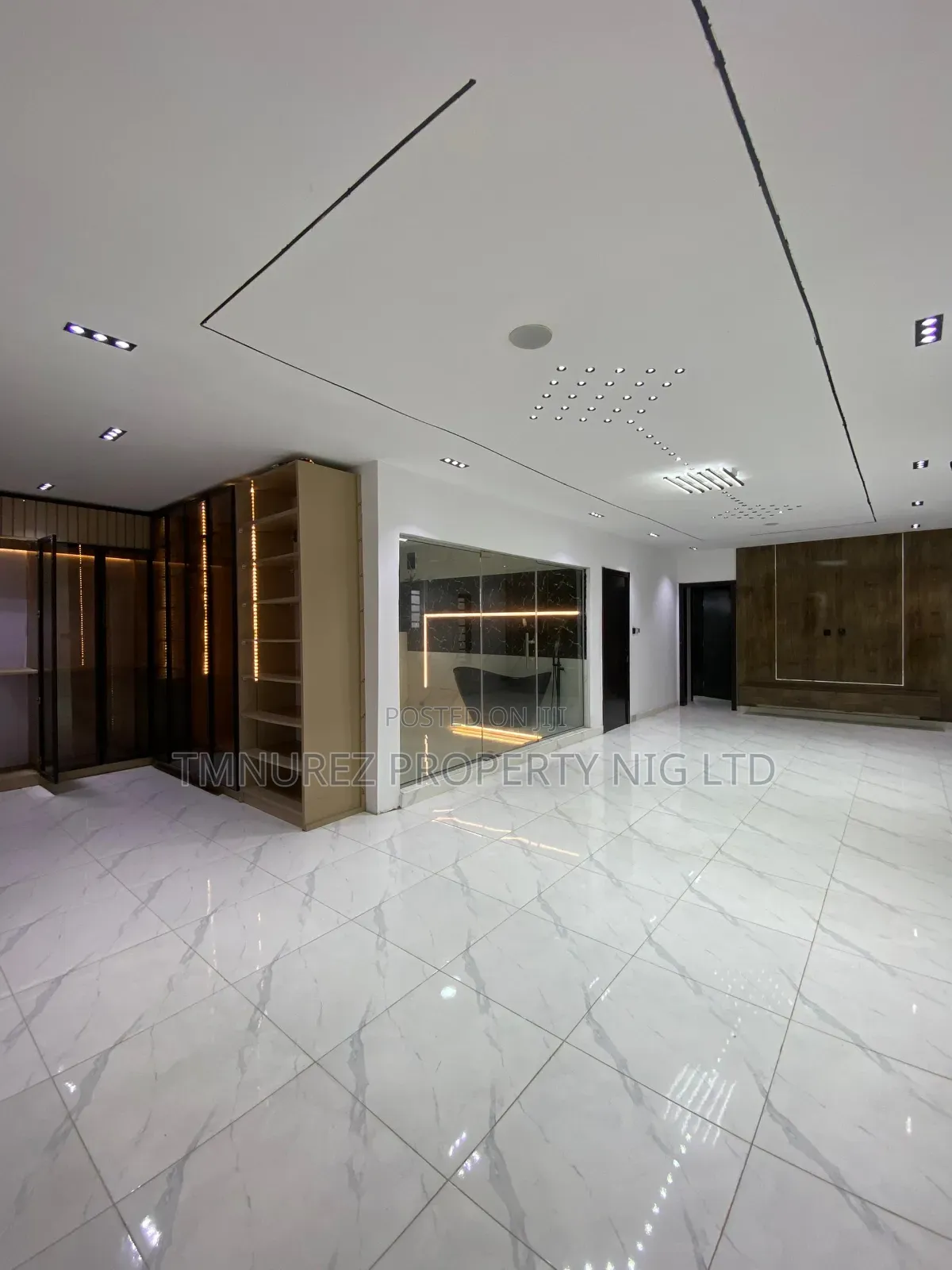 5bdrm Duplex in Chevron for sale