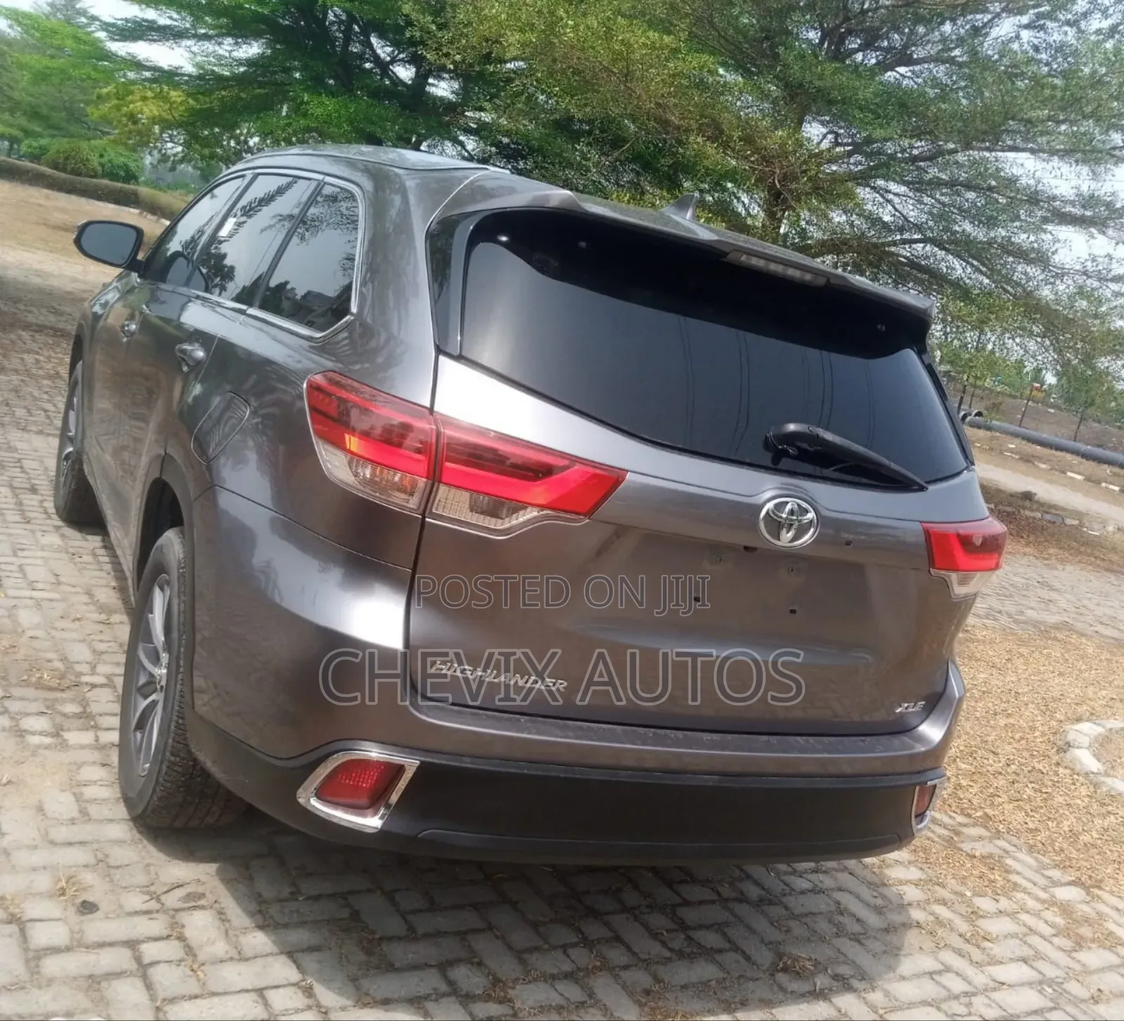 Toyota Highlander XLE 4x4 V6 (3.5L 6cyl 8A) 2018 Gray