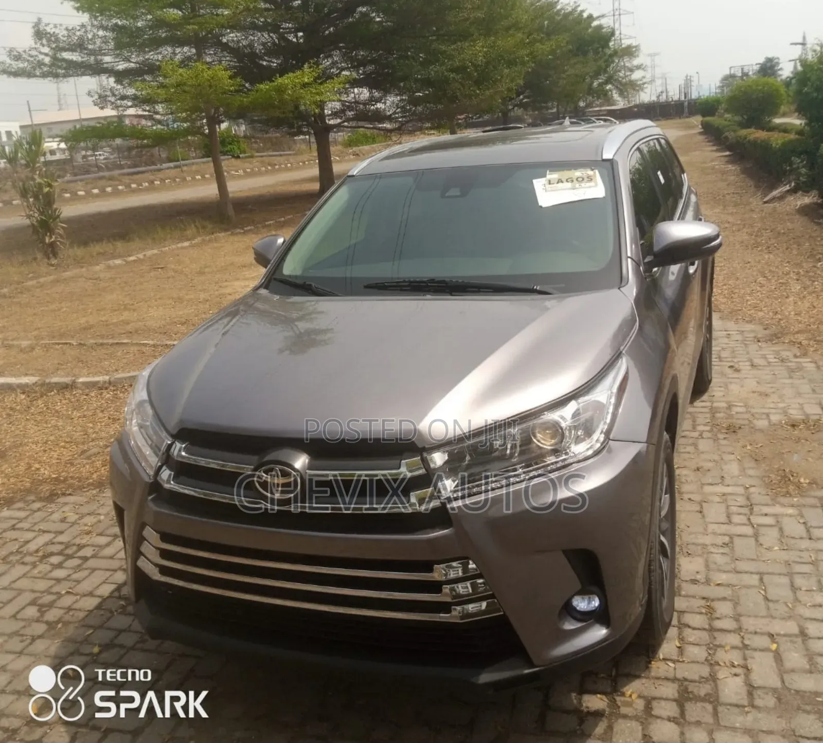 Toyota Highlander XLE 4x4 V6 (3.5L 6cyl 8A) 2018 Gray