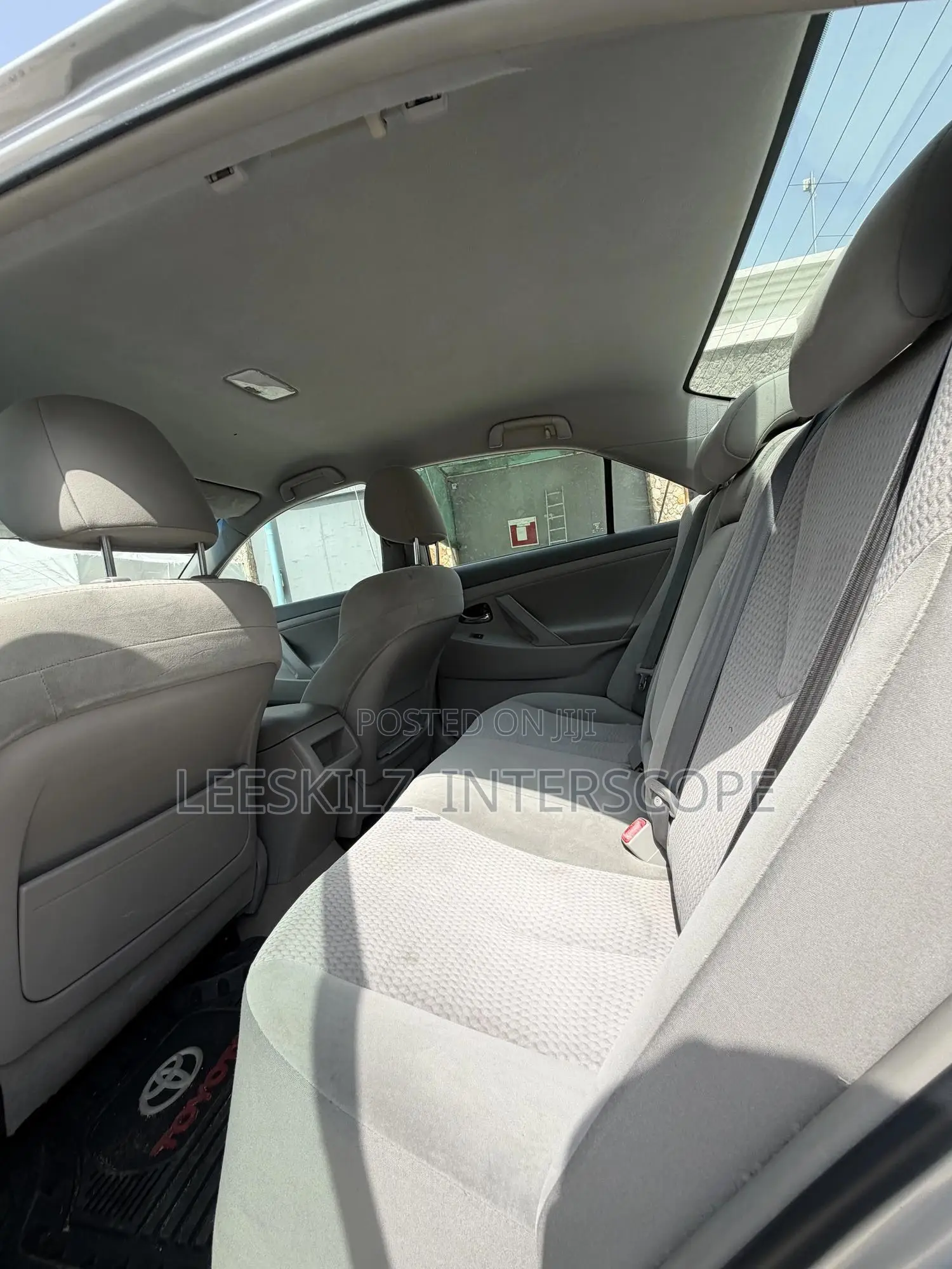 Toyota Camry LE 4dr Sedan (2.5L 4cyl 6A) 2011 Silver