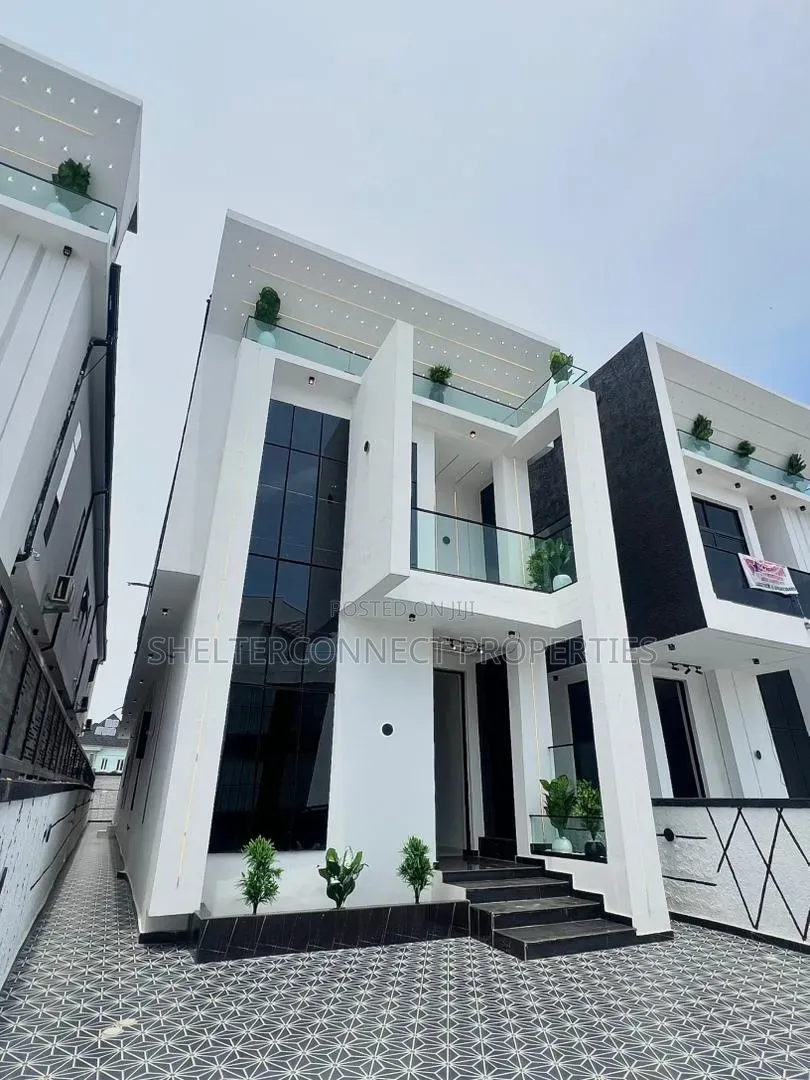 5bdrm Duplex in Chevron for sale