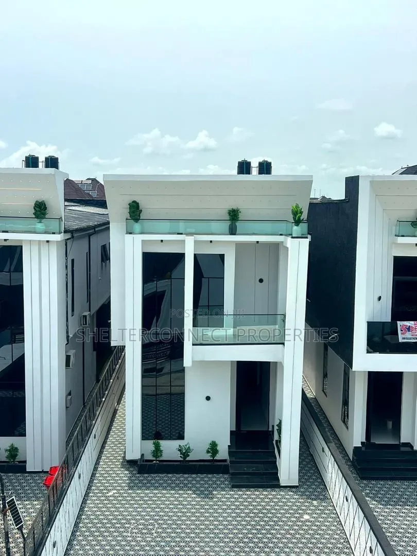 5bdrm Duplex in Chevron for sale