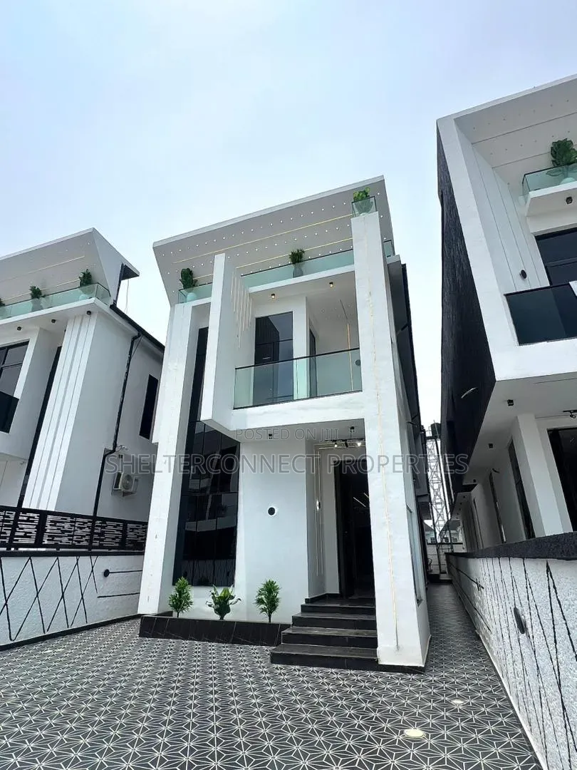 5bdrm Duplex in Chevron for sale