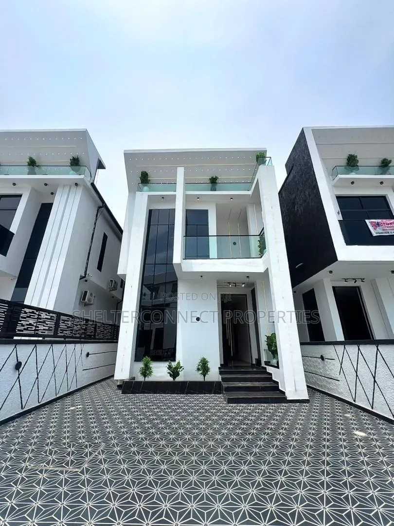 5bdrm Duplex in Chevron for sale