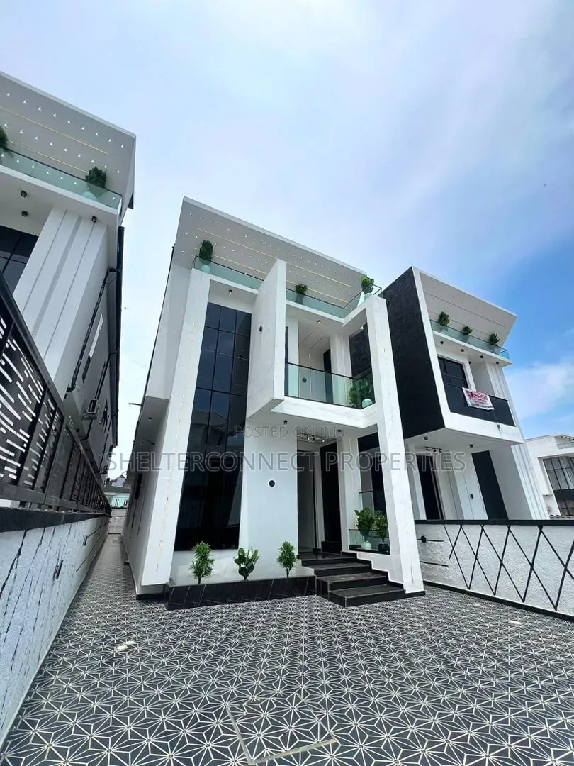 5bdrm Duplex in Chevron for sale