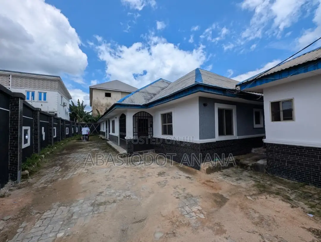 3bdrm Block of Flats in Osongoma Estate, Uyo for sale