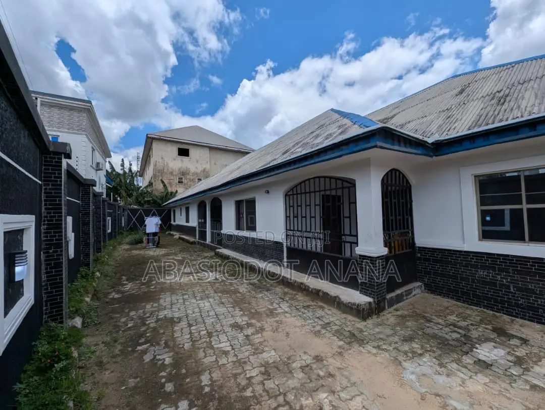3bdrm Block of Flats in Osongoma Estate, Uyo for sale