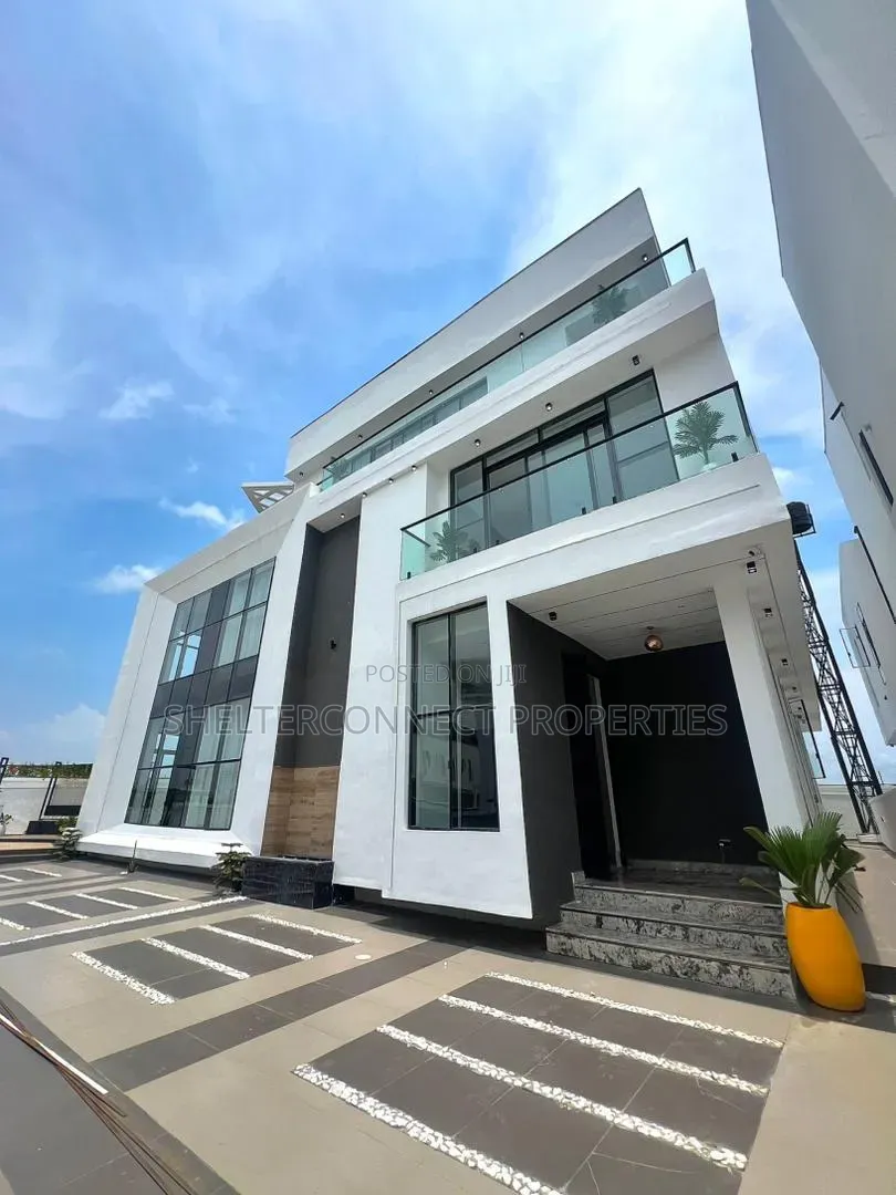5bdrm Duplex in Chevron for sale
