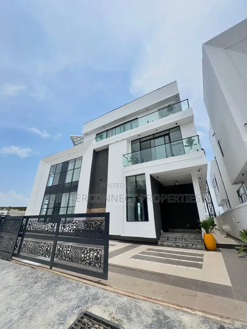 5bdrm Duplex in Chevron for sale