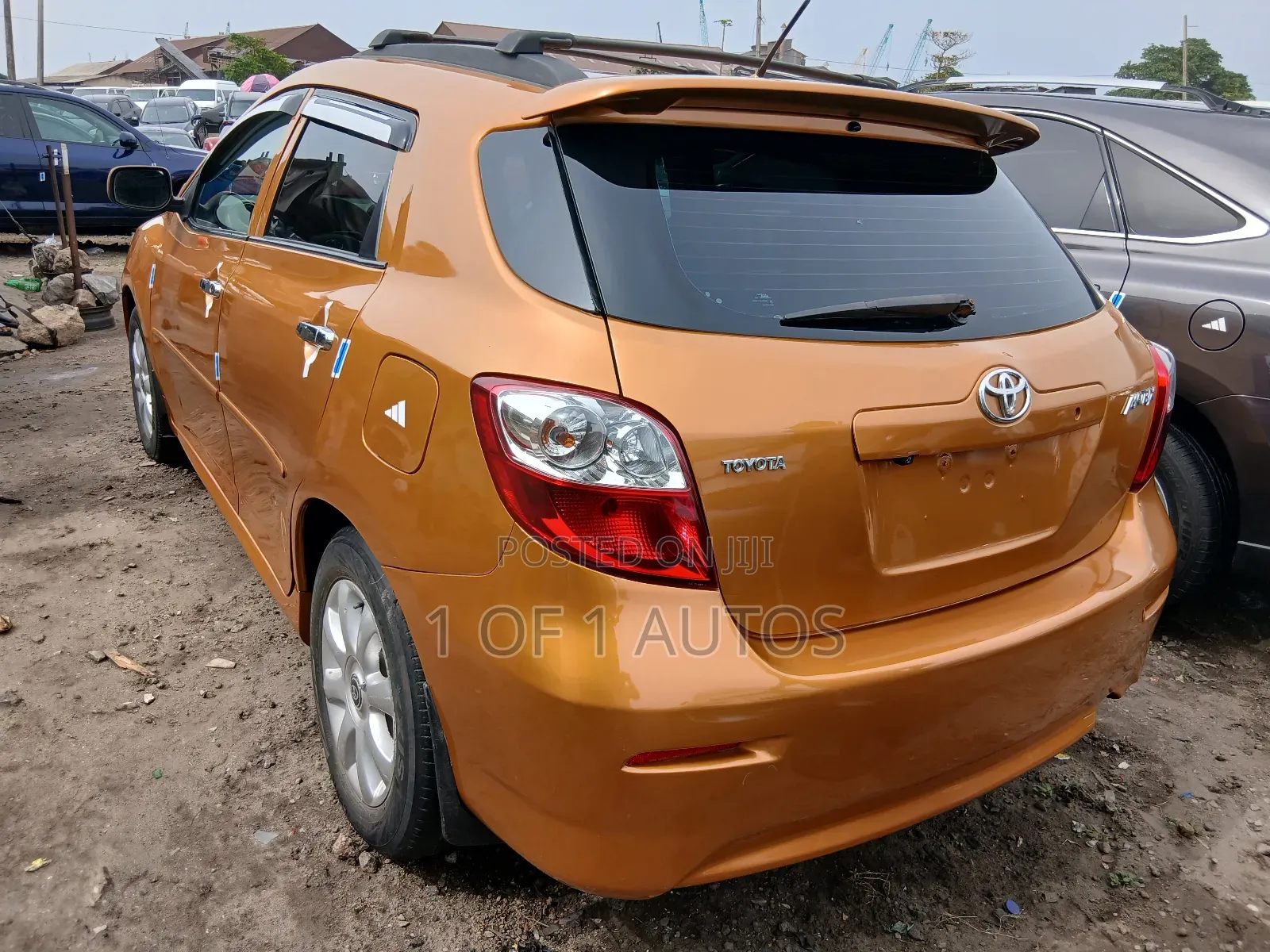 Toyota Matrix Hatchback FWD (1.8L 4cyl 5M) 2010 Orange