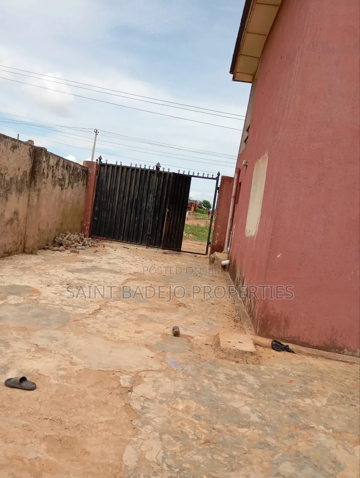 1bdrm Block of Flats in Oremeji Cda., Gberigbe for rent