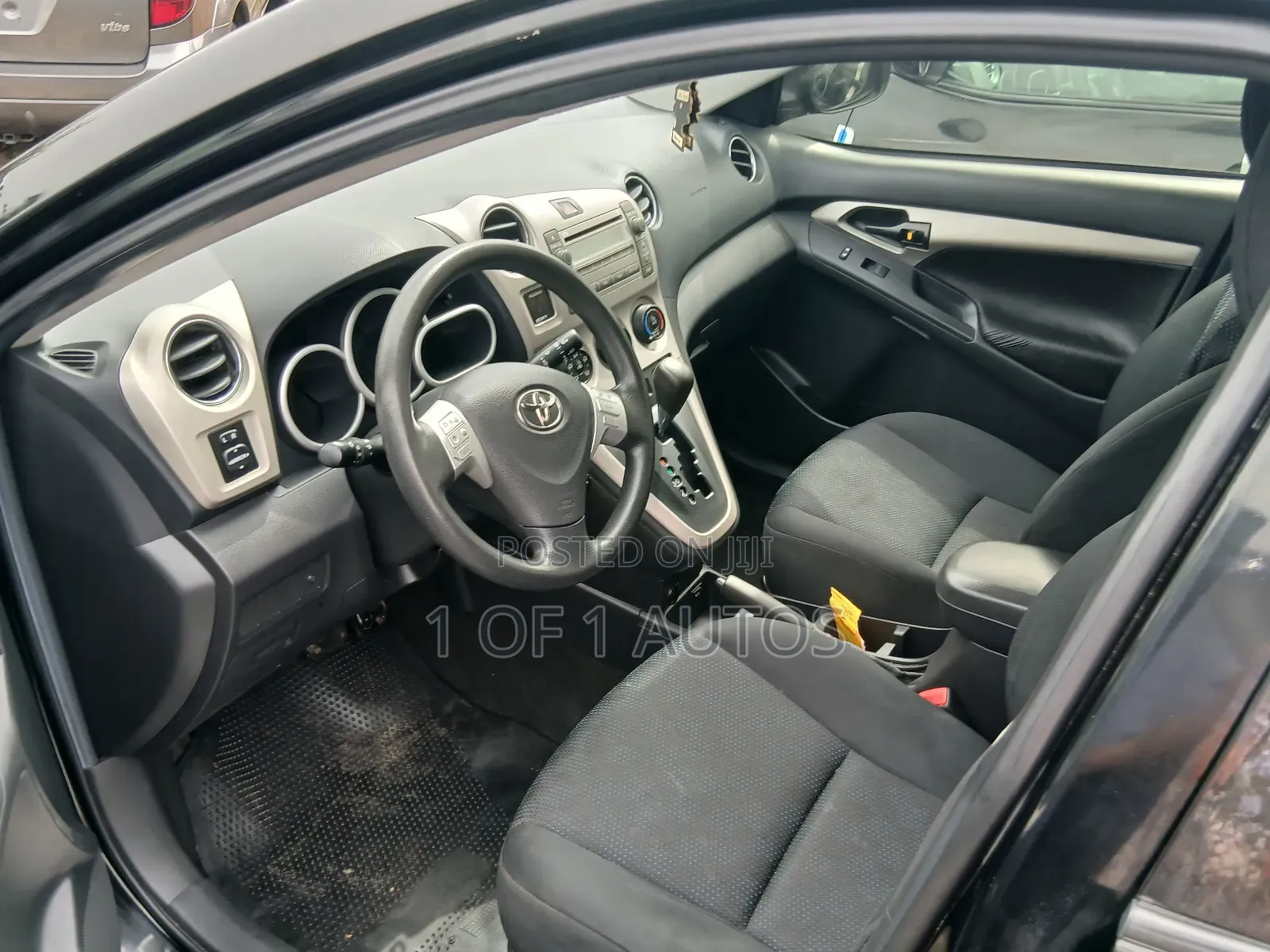 Toyota Matrix S Hatchback FWD (2.4L 4cyl 5A) 2010 Black