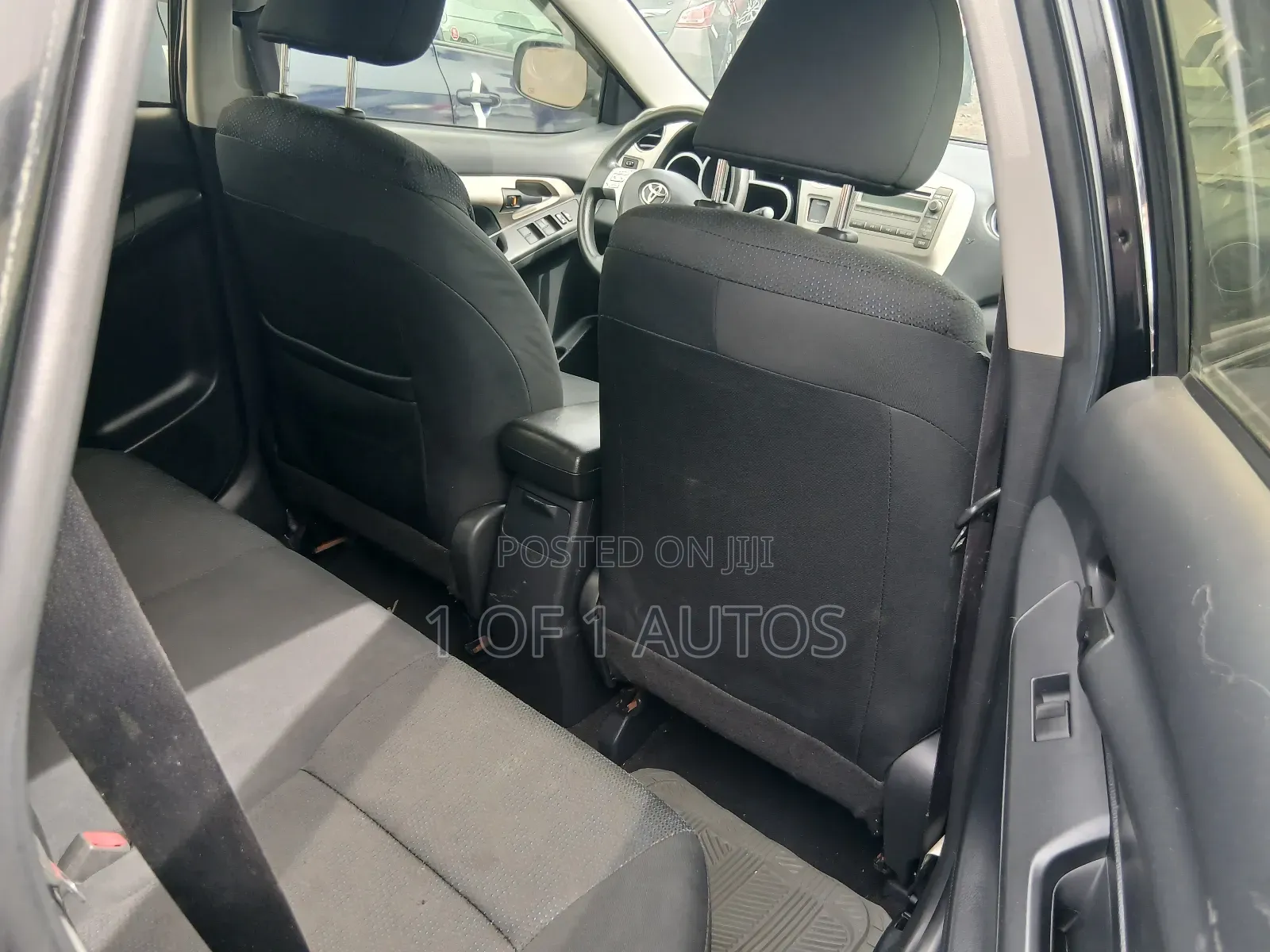 Toyota Matrix S Hatchback FWD (2.4L 4cyl 5A) 2010 Black