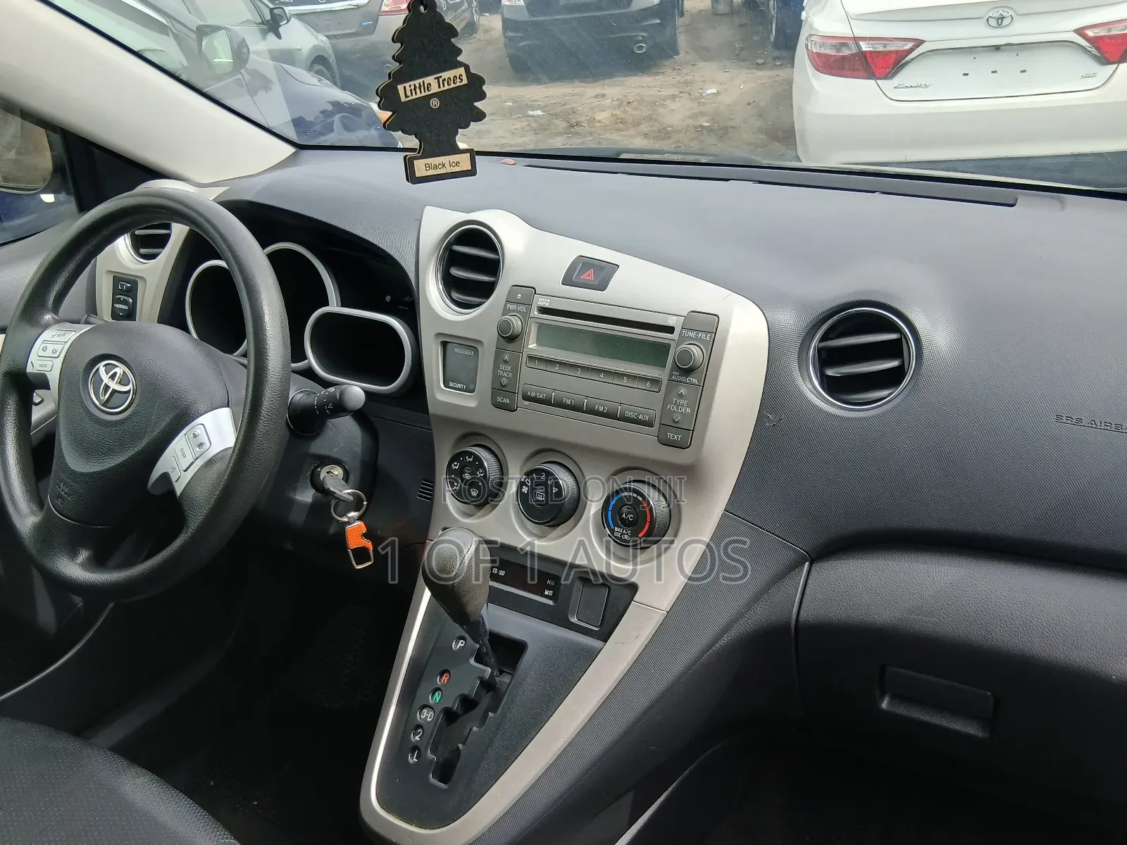 Toyota Matrix S Hatchback FWD (2.4L 4cyl 5A) 2010 Black