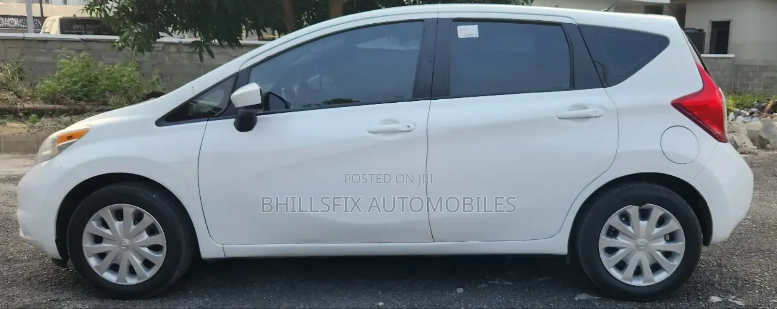 Nissan Versa 1.6 SV 4dr Sedan (1.6L 4cyl CVT) 2014 White