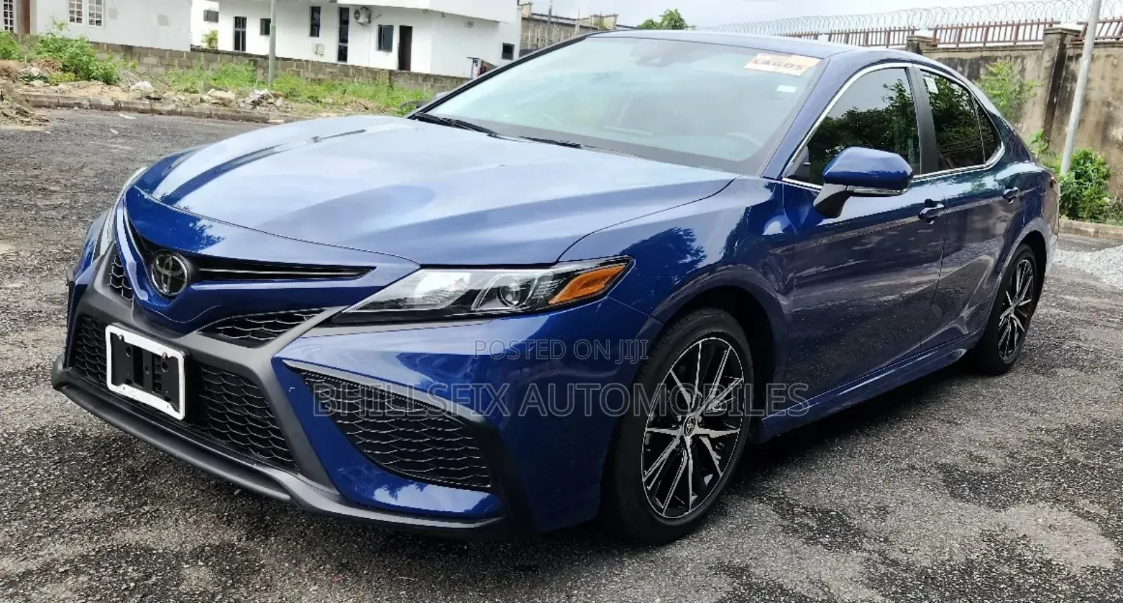 Toyota Camry SE 2023 Blue