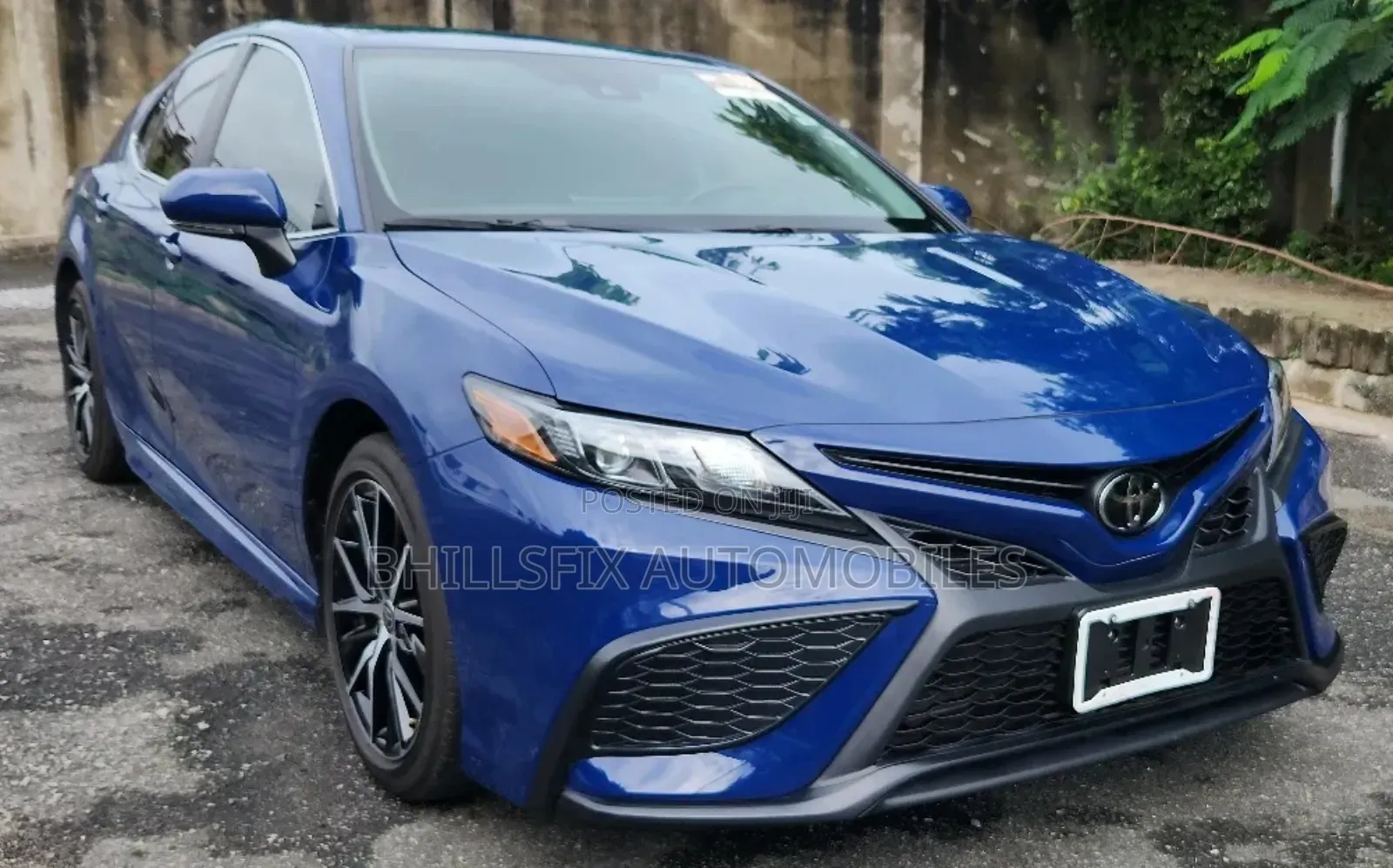 Toyota Camry SE 2023 Blue