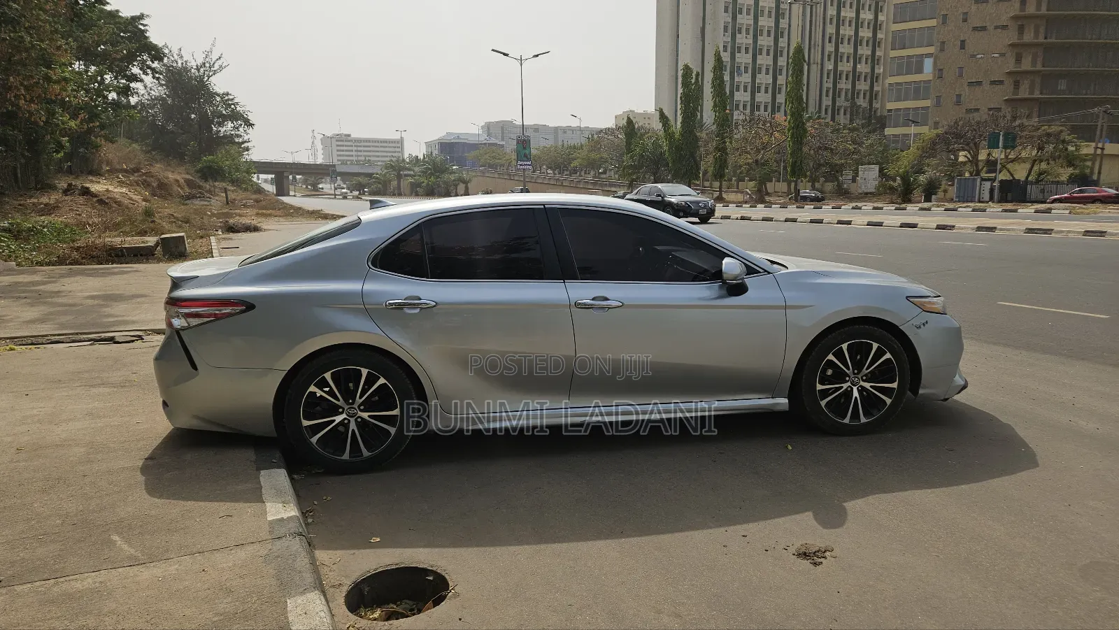 Toyota Camry SE FWD 2020 Silver
