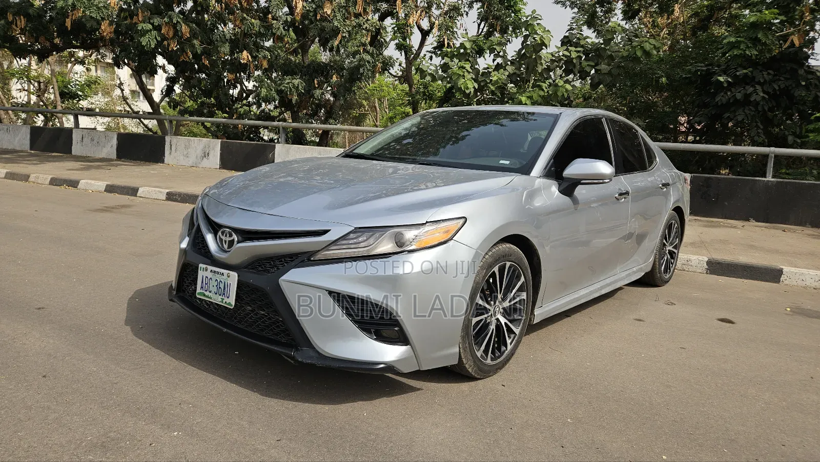 Toyota Camry SE FWD 2020 Silver