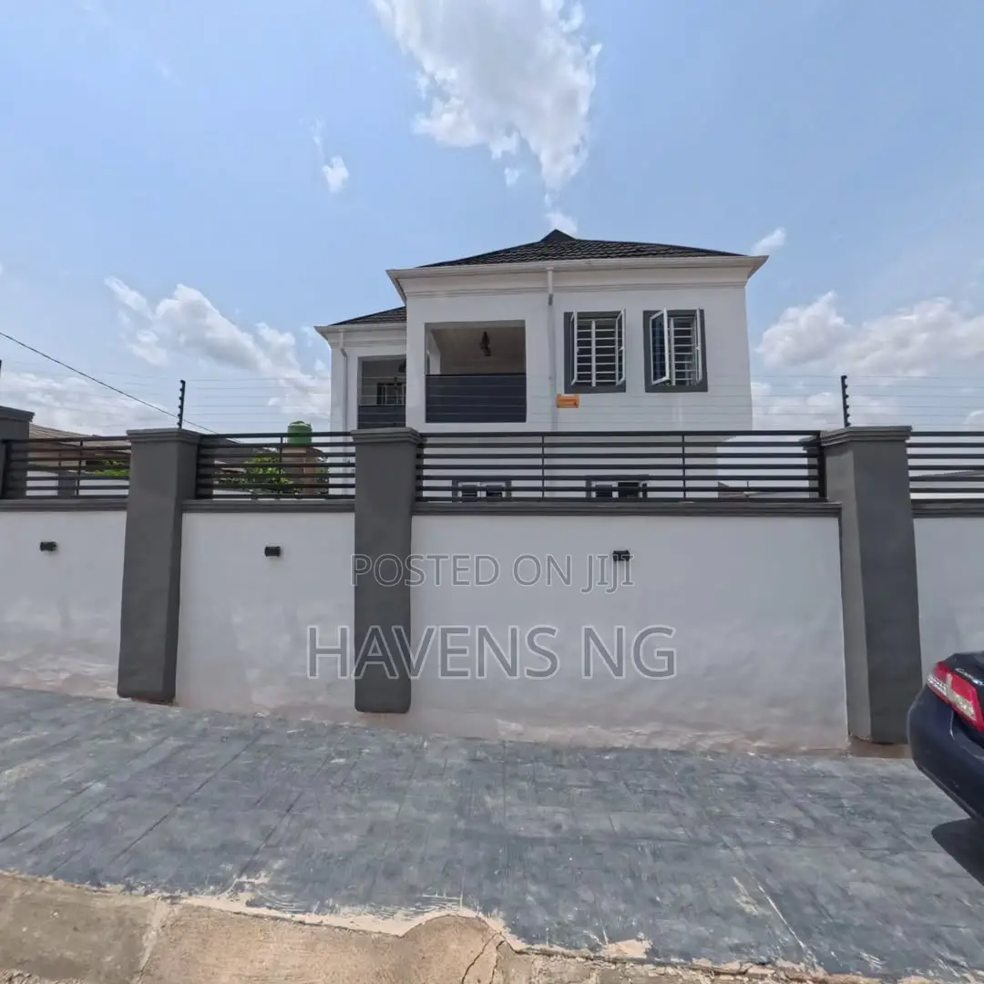 5bdrm Duplex in Jericho for sale