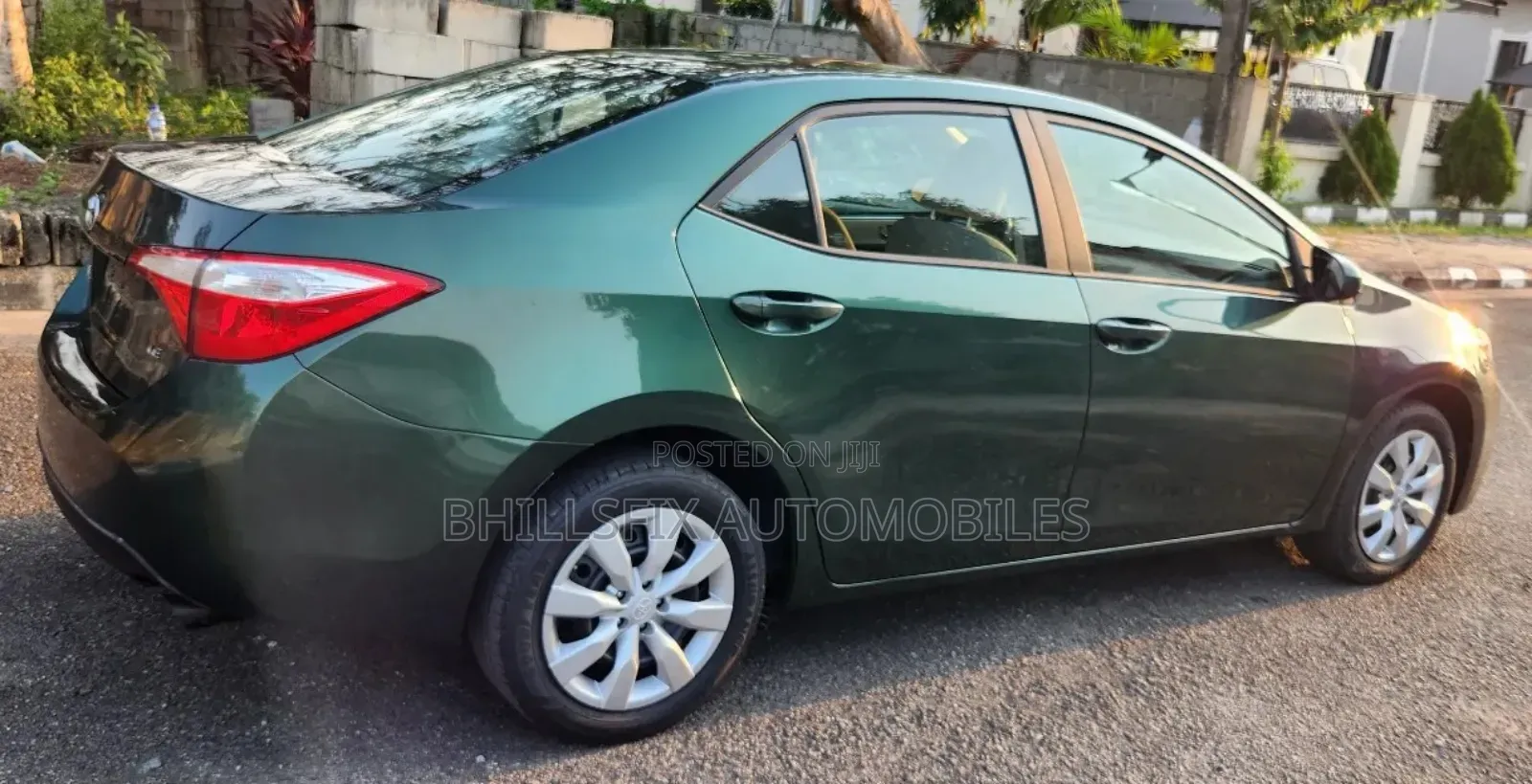 Toyota Corolla LE Premium 4dr Sedan (1.8L 4cyl CVT) 2015 Green